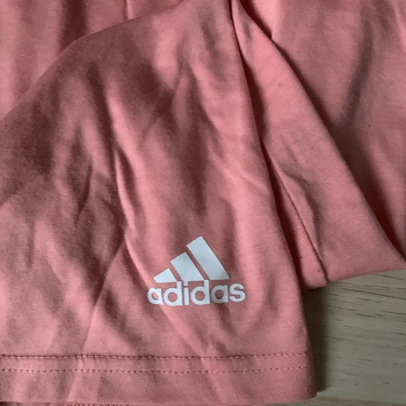 Flattering pink adidas shirt - Picture 4 of 4